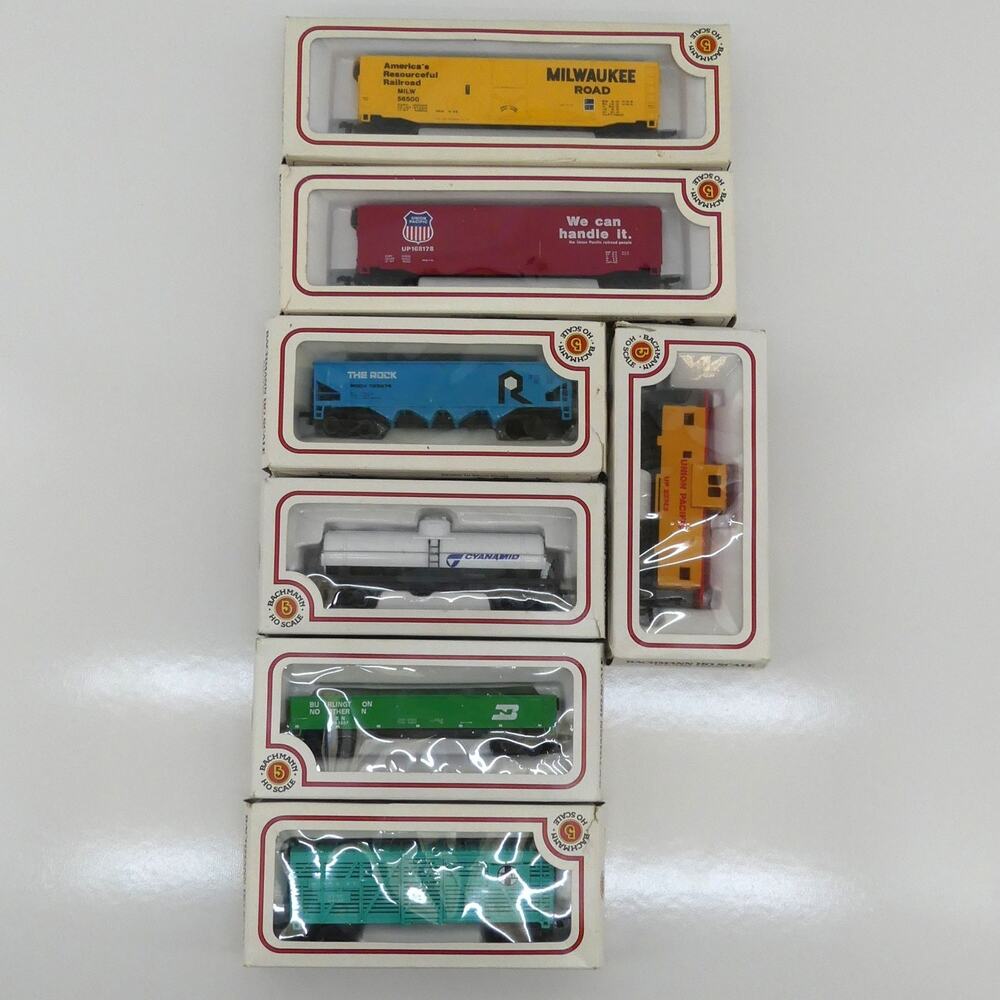 Vintage Bachmann HO Scale Freight Train Car Lot Milwaukee Road Union Pacific